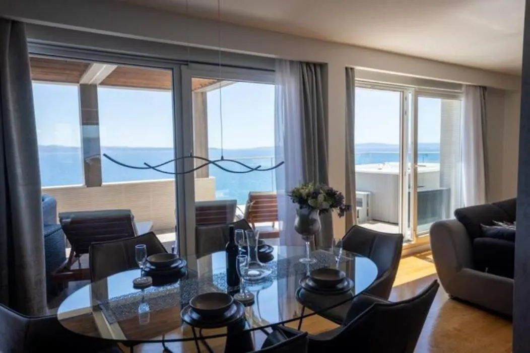 Luxe Hot Tube Apartment, With Views, Near Beach Split