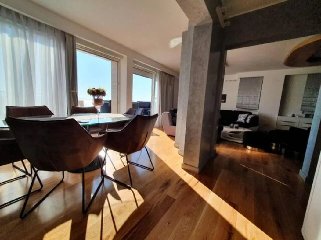 Luxe Hot Tube Apartment, With Views, Near Beach Σπλιτ Διαμέρισμα